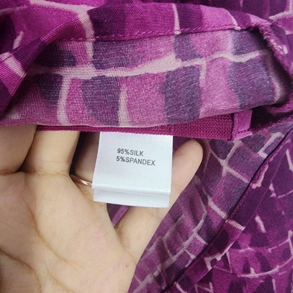 St. John Silk Purple V-neck Long Sleeve Blouse Size 10 - Picture 9 of 9